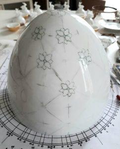 décor plume sur porcelaine