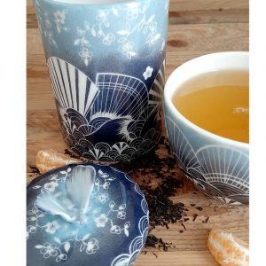 pot et tasse à thé en porcelaine décor Vague bleue