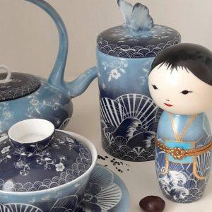 kokeshi en porcelaine boite à thé
